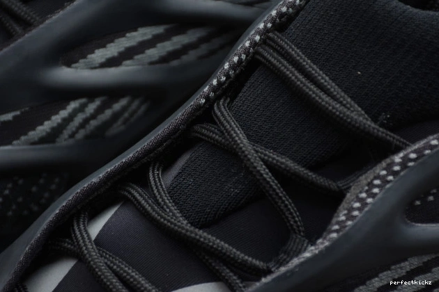 Boost V3 H67799 Black Yeezy Adidas 700 0708